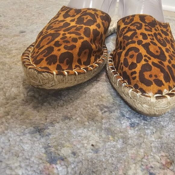 NWOT Paola Leopard Slip On Flats Size 41 - Picture 3 of 8
